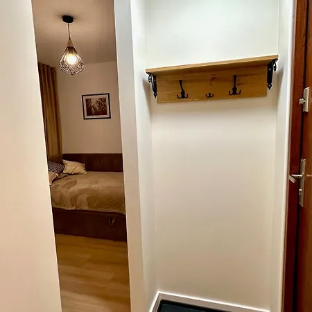 Cozy Near The Airport And The Medical Of Apartman Varsó